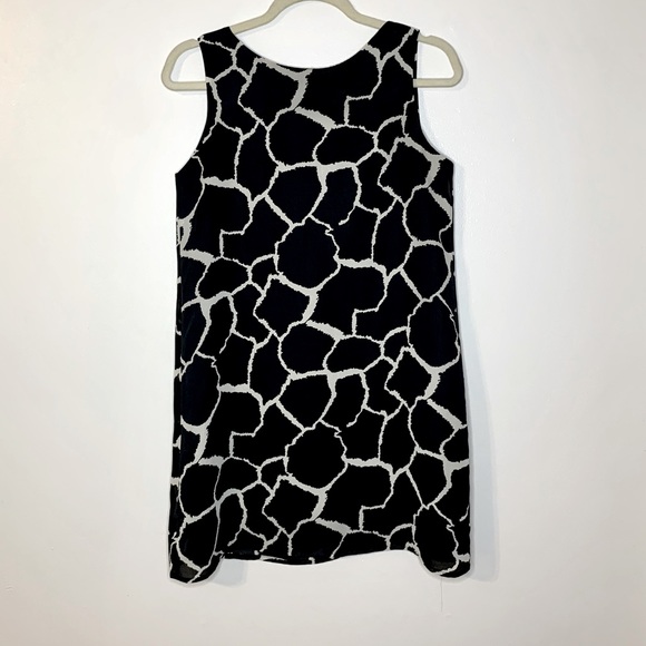 Guss & Max Black White Sleeveless Animal Print Shift Dress Sz M - Picture 2 of 9